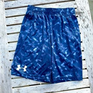 NWT Under Armour Boys Velocity Printed Shorts Dark and light blue Size M